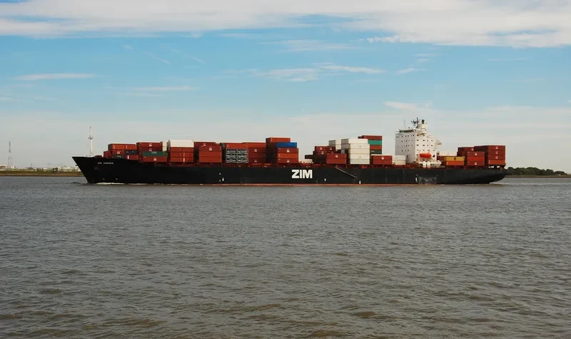 ZIM JAMAICA Container Ship IMO 9113680 photo 5