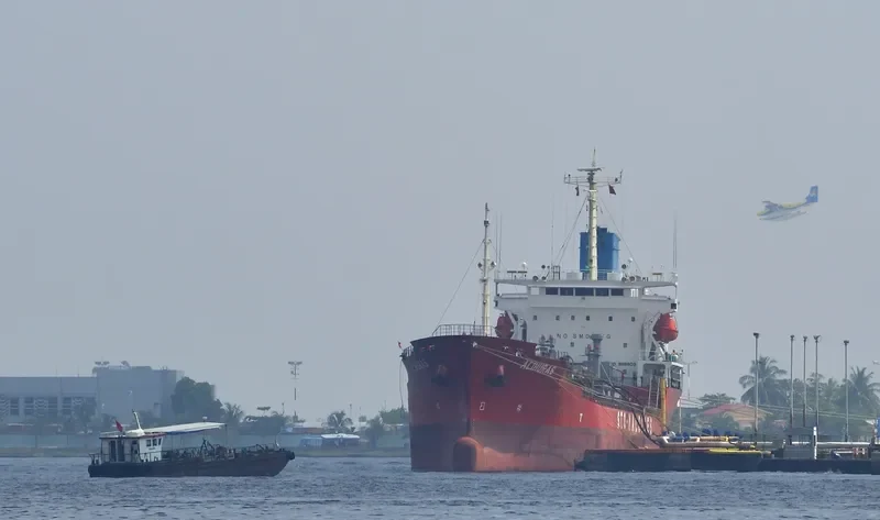 ALIHURAS Tanker IMO 9118903 photo 2