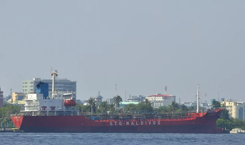 ALIHURAS Tanker IMO 9118903 photo 3