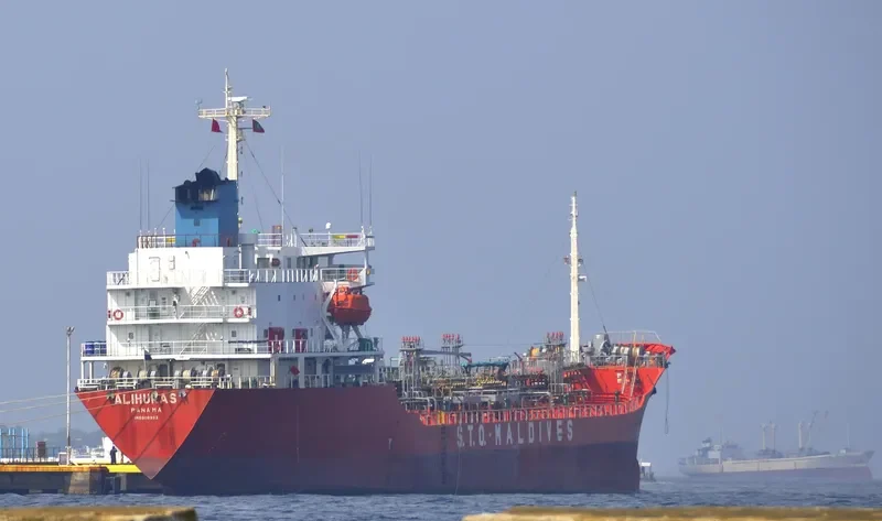 ALIHURAS Tanker IMO 9118903 photo 4