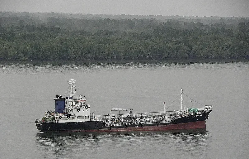 UNI CRYSTAL Tanker IMO 9118927 photo 5