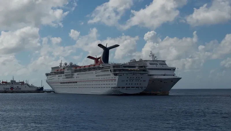 CARNIVAL PARADISE Passenger Ship IMO 9120877 photo 4