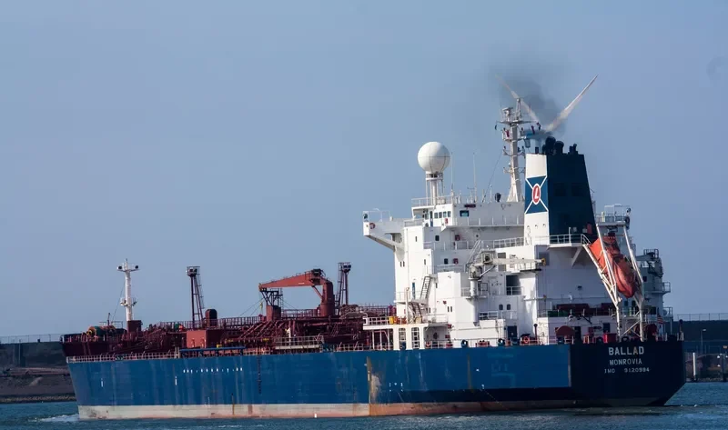 DEVREZ Tanker IMO 9120994 photo 5