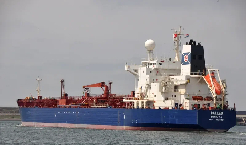 DEVREZ Tanker IMO 9120994 photo 9