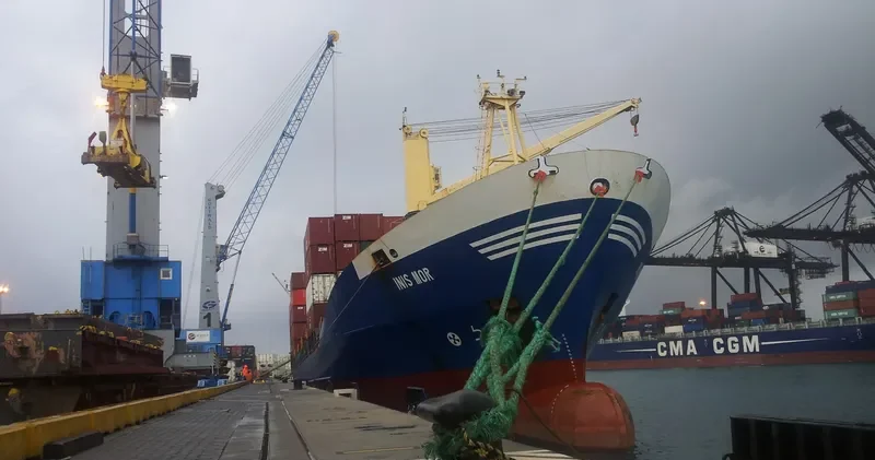 GLORY Container Ship IMO 9122461 photo 5