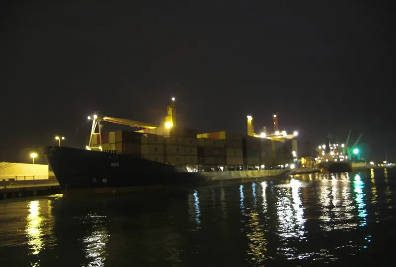 GLORY Container Ship IMO 9122461 photo 6