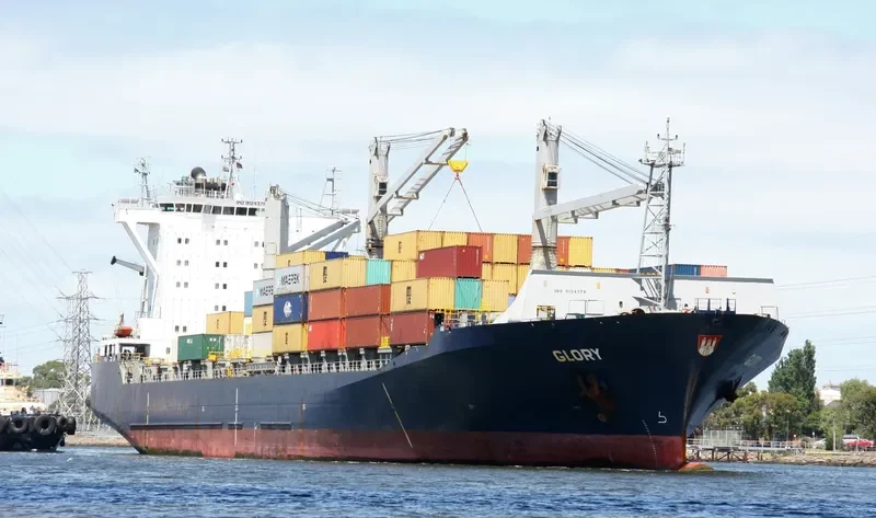 GLORY Container Ship IMO 9124378 photo 5