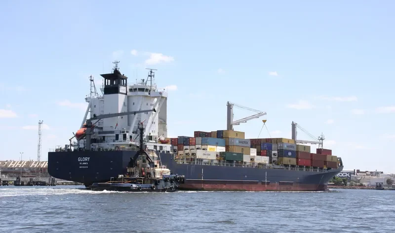 GLORY Container Ship IMO 9124378 photo 6