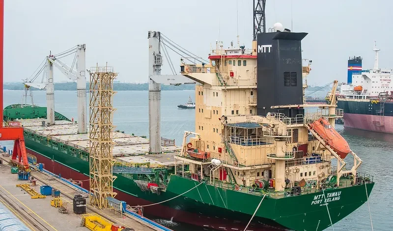 MTT TAWAU Container Ship IMO 9126869 photo 2