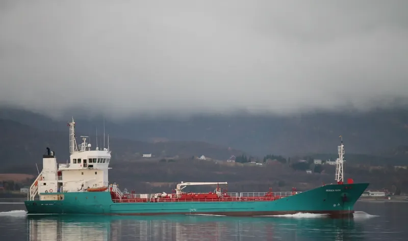 KORD Tanker IMO 9131187 photo 2