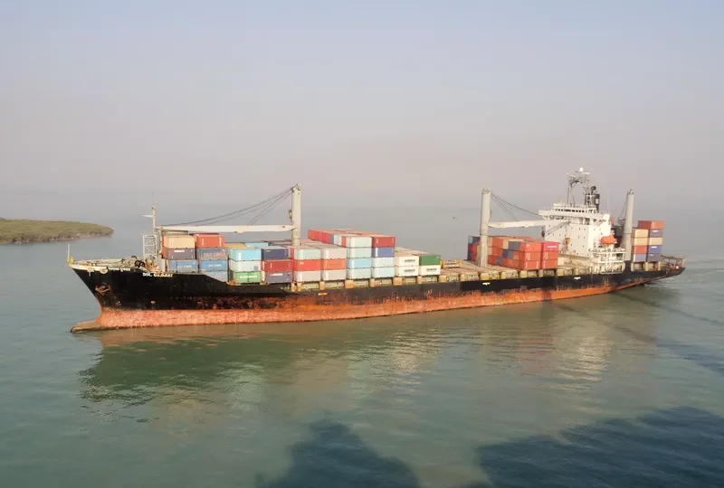 SSL GUJARAT Container Ship IMO 9137533 photo 2