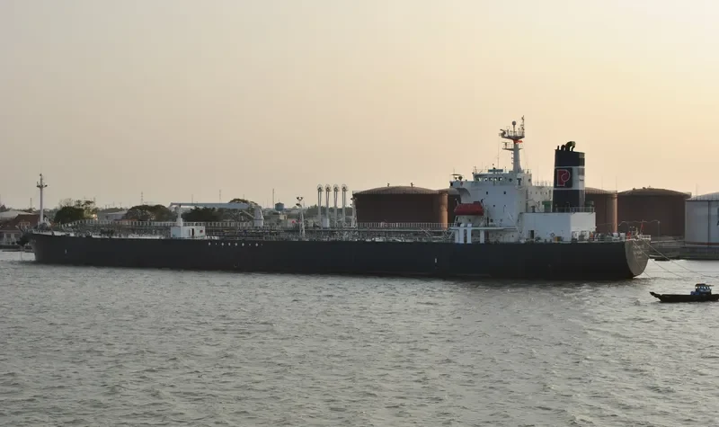 LUCKY DOLPHIN Tanker IMO 9137583 photo 2