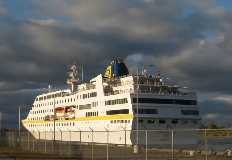 HAMBURG Passenger Ship IMO 9138329 photo 7
