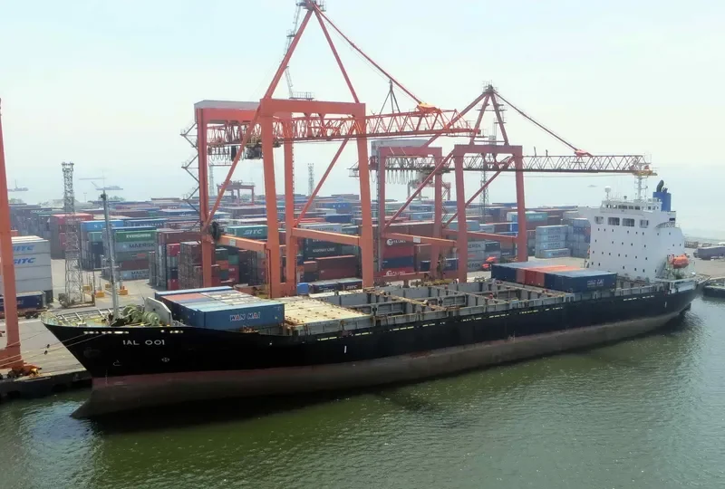 IAL 001 Container Ship IMO 9140061 photo 5