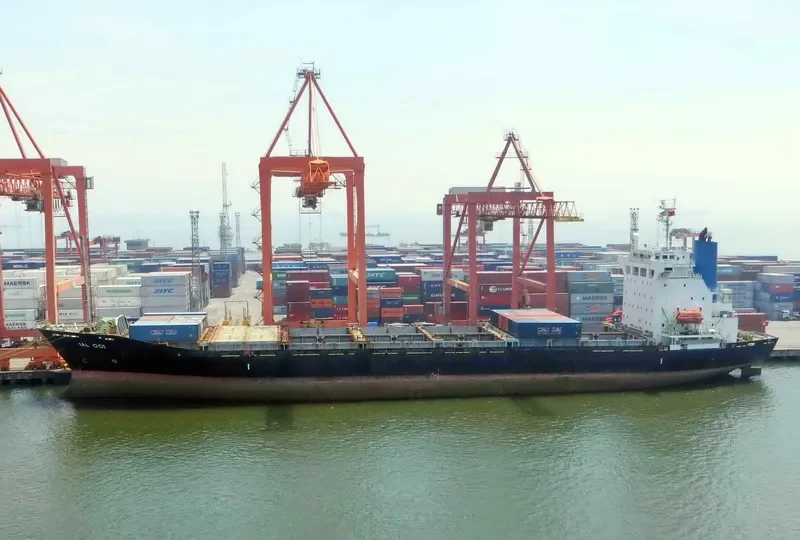 IAL 001 Container Ship IMO 9140061 photo 6