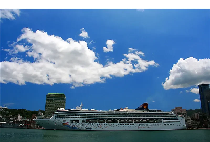 EXPLORER DREAM Passenger Ship IMO 9141077 photo 8