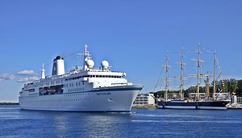 DEUTSCHLAND Passenger Ship IMO 9141807 photo 4