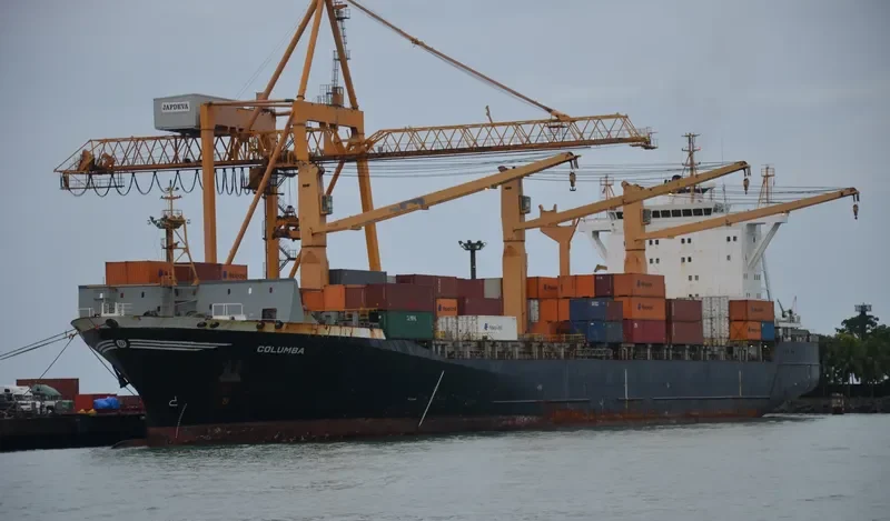 COLUMBA Container Ship IMO 9143233 photo 10