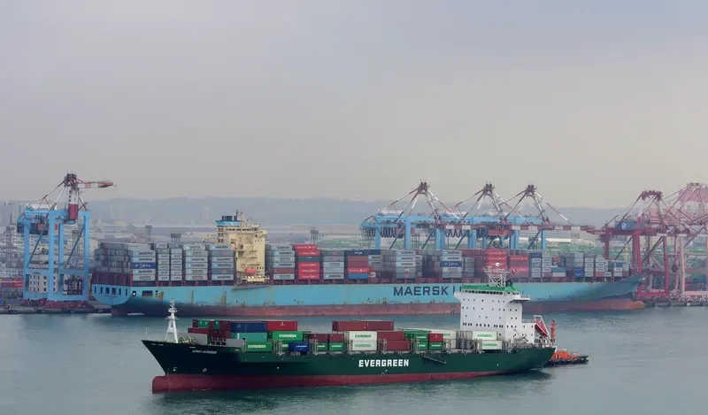 UNI ARISE Container Ship IMO 9143362 photo 8