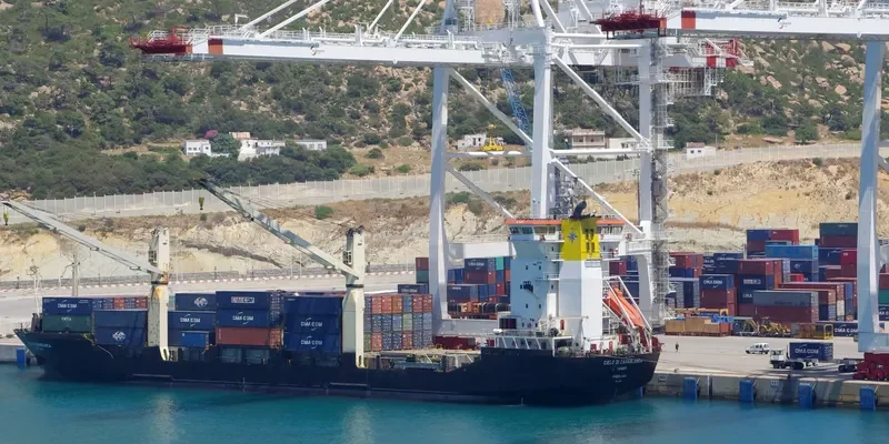 OKEE LILO Container Ship IMO 9143879 photo 8