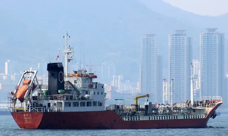 PALACE Tanker IMO 9143893 photo 4