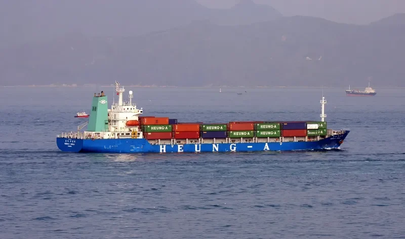 HEUNG A MANILA Container Ship IMO 9146285 photo 3
