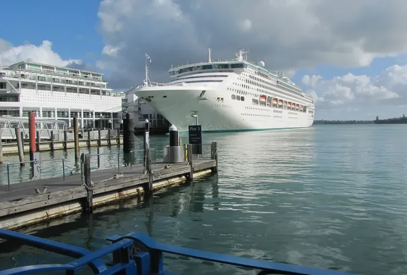 CHARMING Passenger Ship IMO 9150913 photo 5
