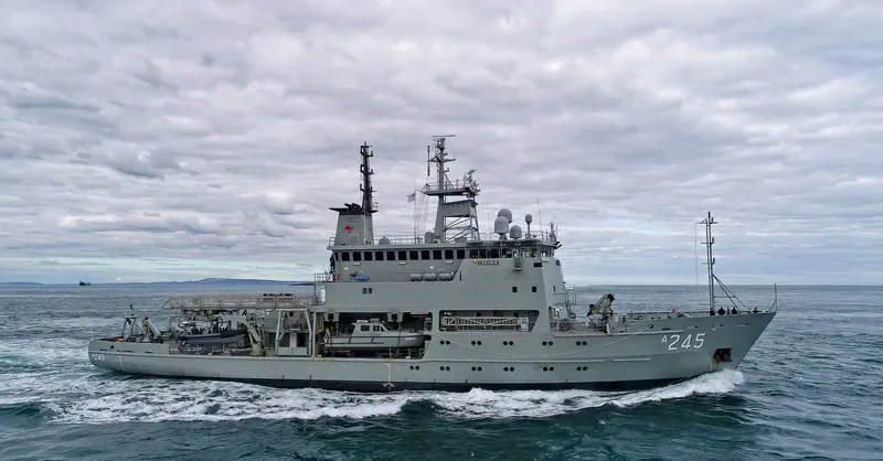 HMAS LEEUWIN General Cargo IMO 9151773 photo 2
