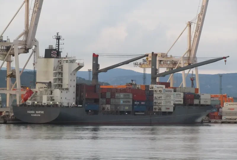 OKEE AUGUST Container Ship IMO 9151864 photo 9