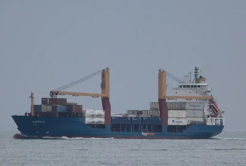 LAURA S Container Ship IMO 9157868 photo 3