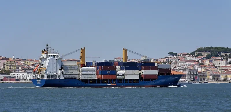 LAURA S Container Ship IMO 9157868 photo 7