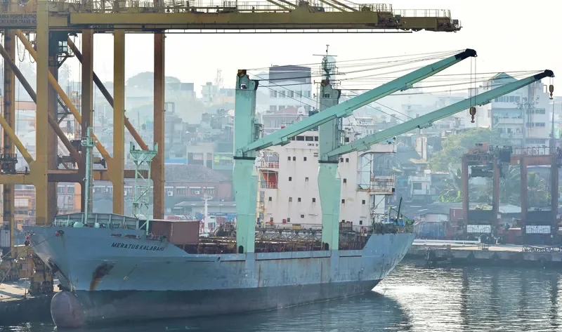 MERATUS KALABAHI Container Ship IMO 9157961 photo 3