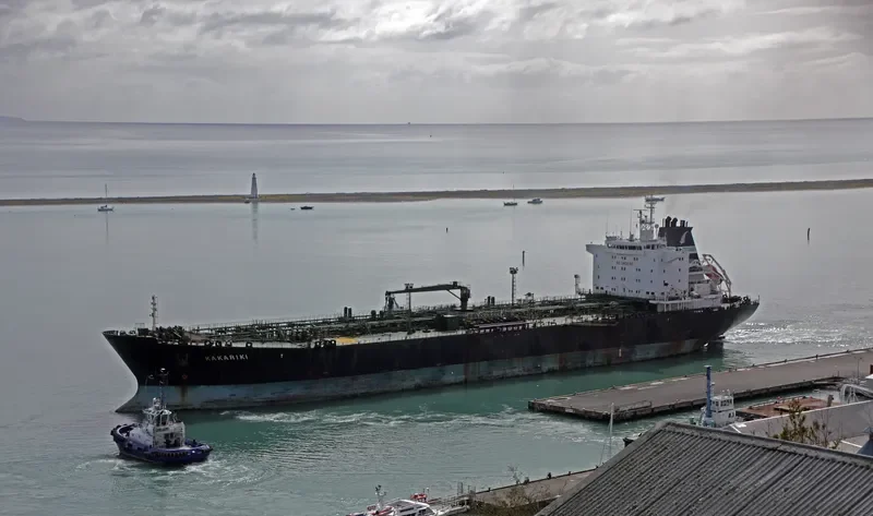 THURAYA Tanker IMO 9158305 photo 5