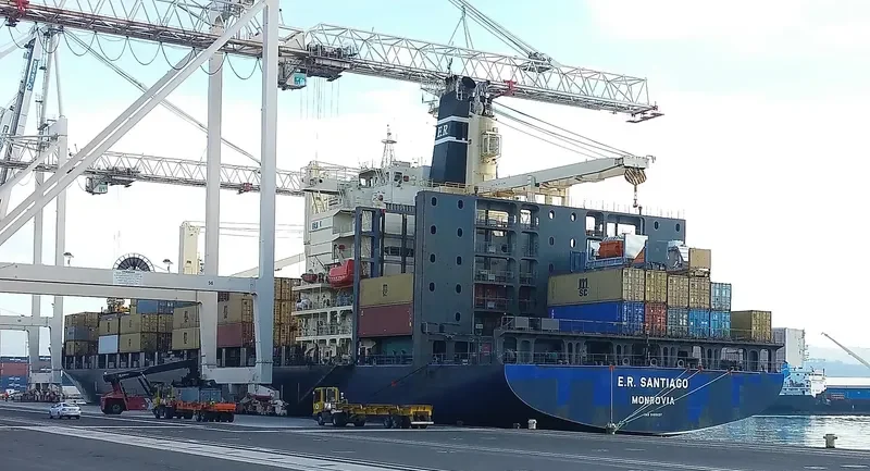 E.R.SANTIAGO Container Ship IMO 9160437 photo 7