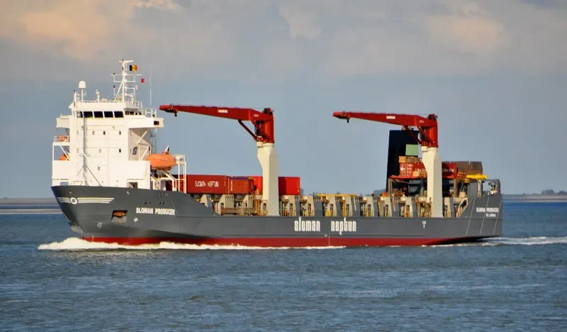 LADY R Ro-Ro IMO 9161003 photo 4