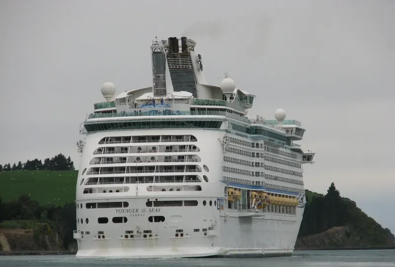 VOYAGER OF THE SEAS Passenger Ship IMO 9161716 photo 5