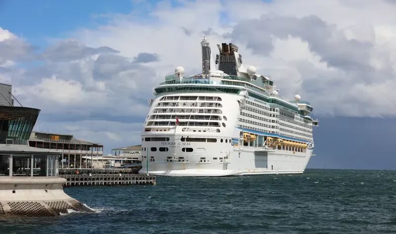 VOYAGER OF THE SEAS Passenger Ship IMO 9161716 photo 10
