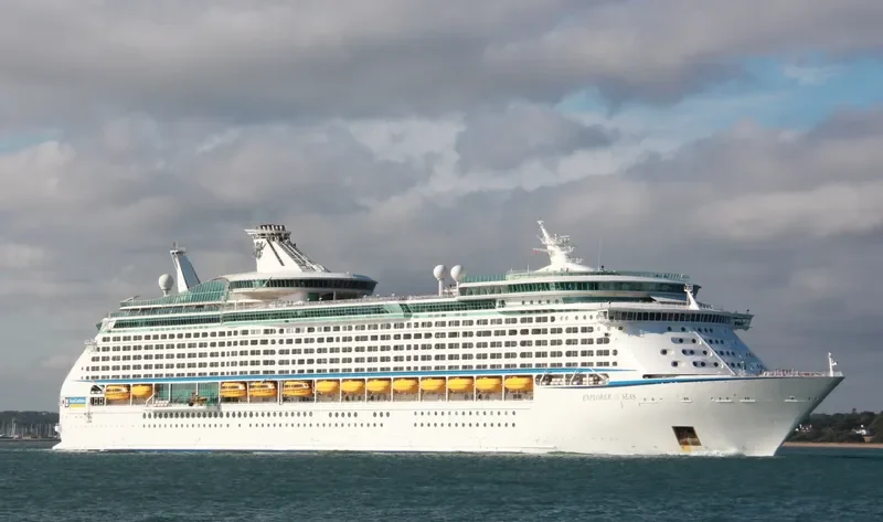 EXPLORER OF THE SEAS Passenger Ship IMO 9161728 photo 2