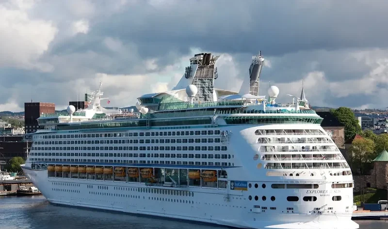 EXPLORER OF THE SEAS Passenger Ship IMO 9161728 photo 3