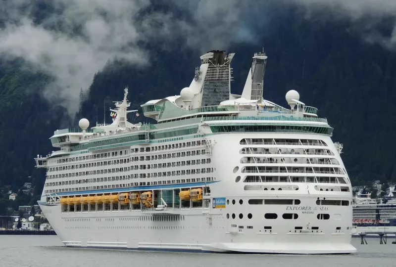 EXPLORER OF THE SEAS Passenger Ship IMO 9161728 photo 4