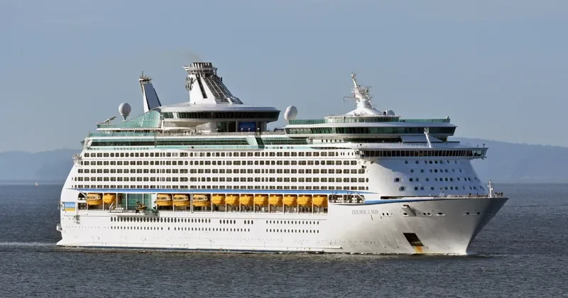 EXPLORER OF THE SEAS Passenger Ship IMO 9161728 photo 5