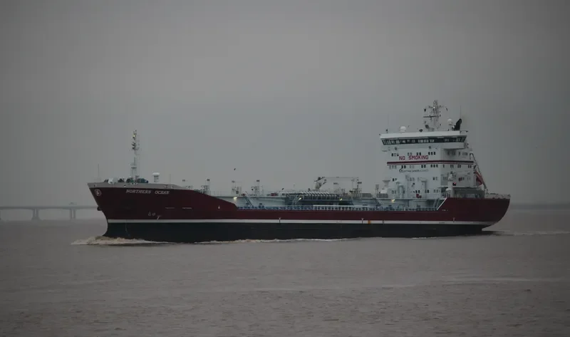 AFRICAN RUNNER Tanker IMO 9164495 photo 2