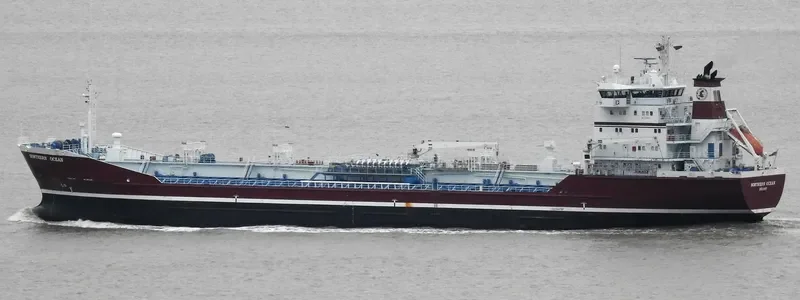 AFRICAN RUNNER Tanker IMO 9164495 photo 3