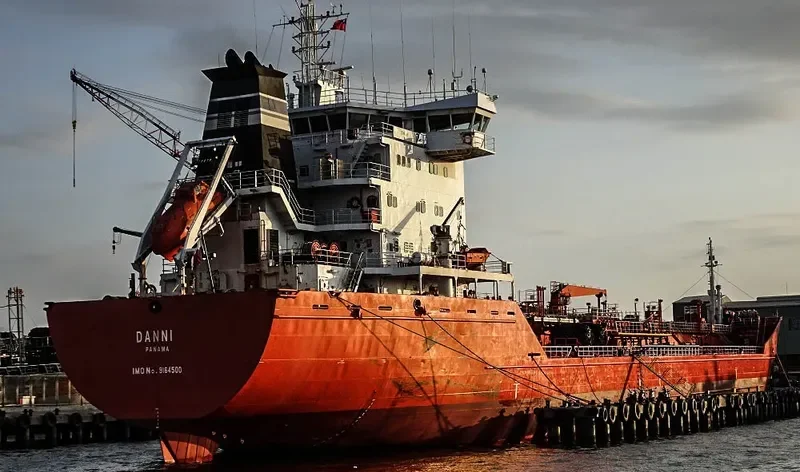 GLOBAL STAR Tanker IMO 9164500 photo 2