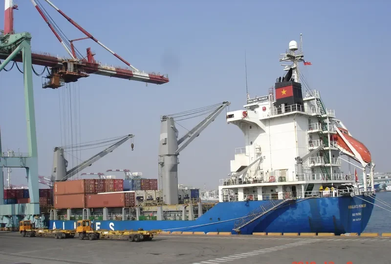 VIMC PIONEER Container Ship IMO 9167514 photo 4