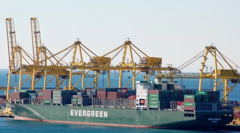 EVER USEFUL Container Ship IMO 9168879 photo 3