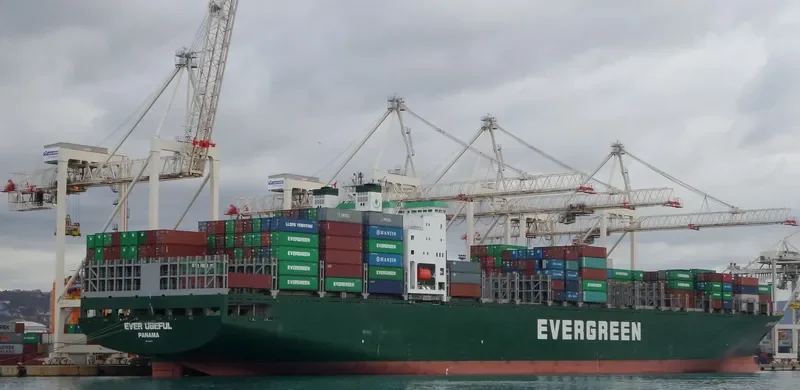 EVER USEFUL Container Ship IMO 9168879 photo 9