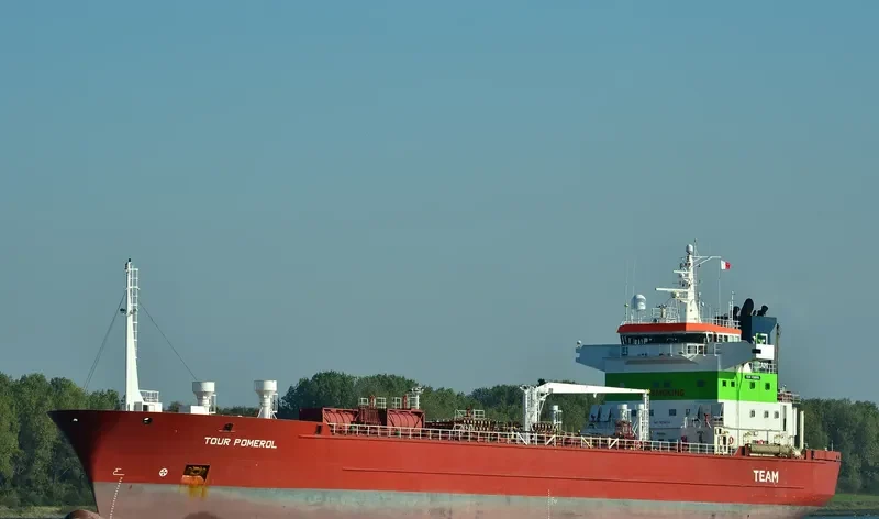 TOUR POMEROL Tanker IMO 9171474 photo 10