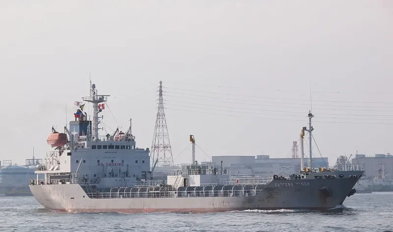EASTERN TIGER Tanker IMO 9172741 photo 4