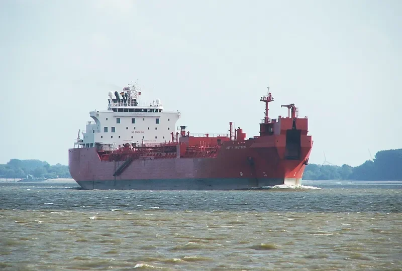 BETTY KNUTSEN Tanker IMO 9172870 photo 6
